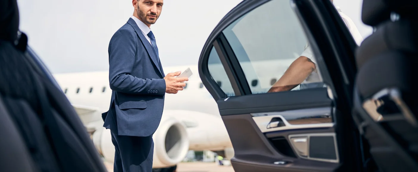 Top 5 Mistakes to Avoid When Booking an Airport Transfer — London Wheels Limo