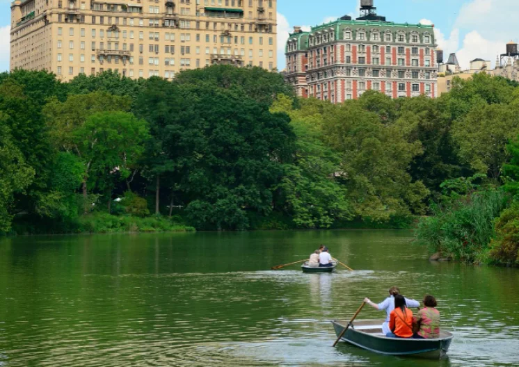 Chauffeur-driven tour of Windsor — London Wheels Limo